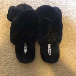 Black fuzzy slippers